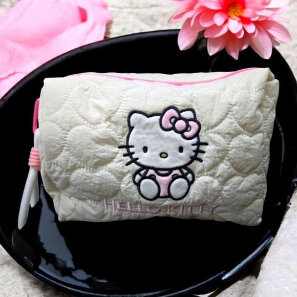 Hello Kitty Wristlet Cosmetic Bag Embroidered Sanrio Makeup Quilted Heart Kawaii - Picture 4 of 6